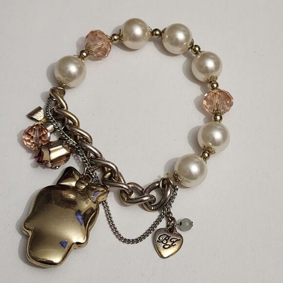 Betsey Johnson 100%authentic vintage skull bracelet - Picture 5 of 5